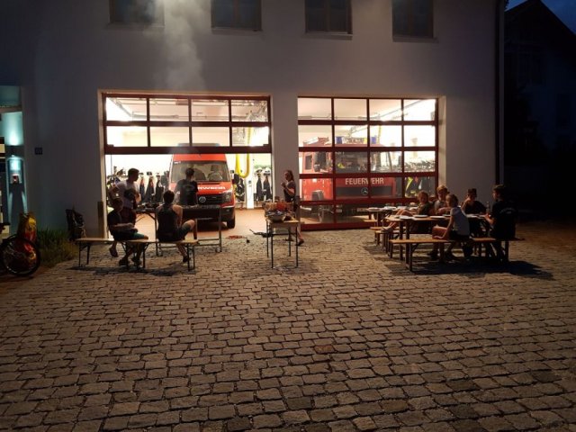 Feuerwehrjugend hält 24 Stunden Bereitschaft - Grillen